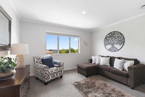 Photo of property in 18 Armstrong Farm Drive, East Tamaki Heights, Auckland, 2016