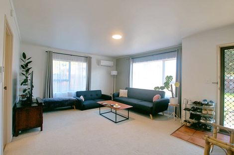 Photo of property in 2/13 Frank Evans Place, Henderson, Auckland, 0610