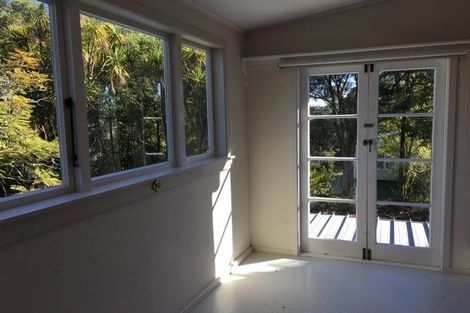 Photo of property in 17 Awaroa Road, Sunnyvale, Auckland, 0612