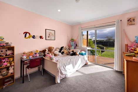 Photo of property in 17 Elizabeth Grove, Stratford, 4332