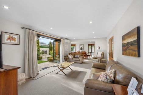 Photo of property in 100 Straven Road, Fendalton, Christchurch, 8014