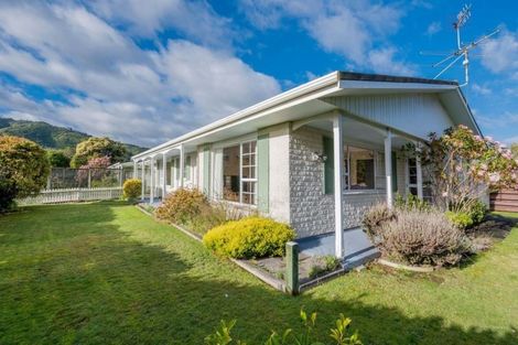 Photo of property in 90 Rimu Street, Waikanae, 5036