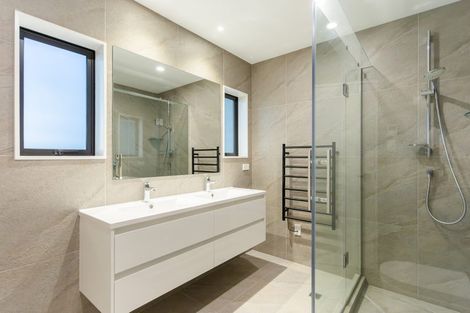 Photo of property in 16 Moki Place, Long Bay, Auckland, 0630