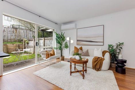Photo of property in 20 Brashier Circle, Sunnyvale, Auckland, 0612