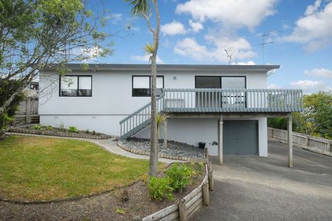 Photo of property in 1/84 Totaravale Drive, Totara Vale, Auckland, 0629