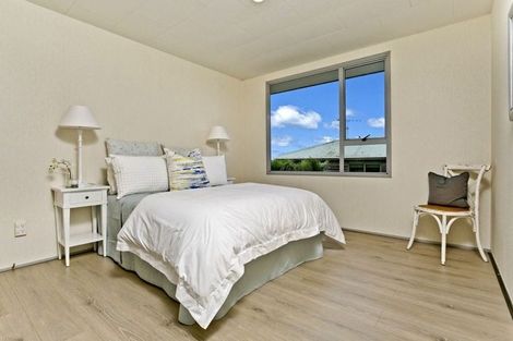 Photo of property in 9 Jumento Place, Unsworth Heights, Auckland, 0632