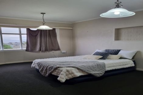 Photo of property in 2 Sugarloaf Road, Brooklyn, Wellington, 6021