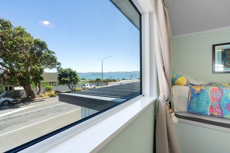Photo of property in 71 Muritai Road, Eastbourne, Lower Hutt, 5013