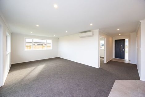 Photo of property in 53 Atlantic Drive, Fitzherbert, Palmerston North, 4410
