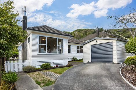 Photo of property in 11 Gardiner Grove, Wainuiomata, Lower Hutt, 5014