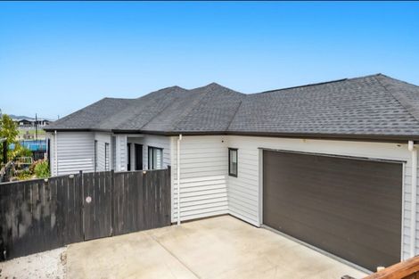 Photo of property in 6 Kakabeak Way, Takanini, 2110