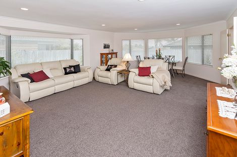 Photo of property in 20 Moyrus Crescent, East Tamaki Heights, Auckland, 2016