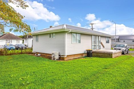 Photo of property in 97 Orchard West Road, Ngatea, 3503