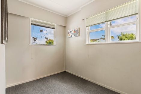 Photo of property in 17 Sealy Road, Torbay, Auckland, 0630