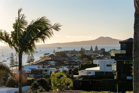 Photo of property in 12 Bucklands Beach Road, Bucklands Beach, Auckland, 2012