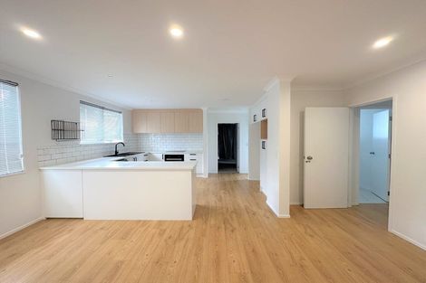 Photo of property in 5 Ussher Place, Pakuranga Heights, Auckland, 2010