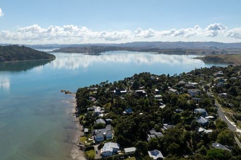 Photo of property in 61 Lorenzen Bay Road, Raglan, 3225