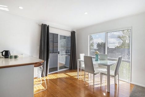 Photo of property in 1/18 Altair Place, Windsor Park, Auckland, 0632