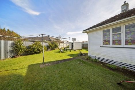 Photo of property in 13 Douglas Street, Hawera, 4610
