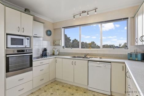 Photo of property in 6 Fairmount Road, Titirangi, Auckland, 0604