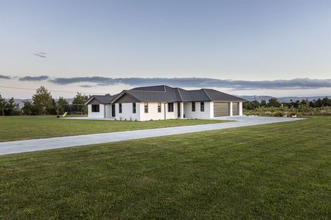 Photo of property in 7 Hartwell Drive, Kelvin Grove, Palmerston North, 4470