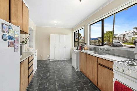 Photo of property in 18 Tobago Crescent, Grenada North, Wellington, 5028