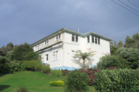 Photo of property in 10 Wakefield Terrace, Tawa, Wellington, 5028
