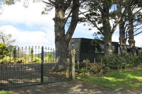 Photo of property in 14 Long Road, Waitakere, Henderson, 0781
