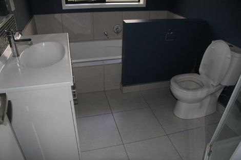 Photo of property in 4 Macdonald Heights, Feilding, 4702