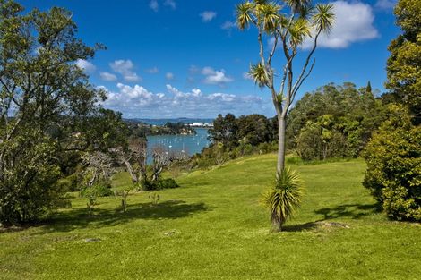 Photo of property in 1 Buckleys Track, Paremoremo, Auckland, 0632