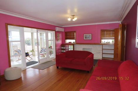Photo of property in 19 Fairlea Road, Te Atatu South, Auckland, 0610