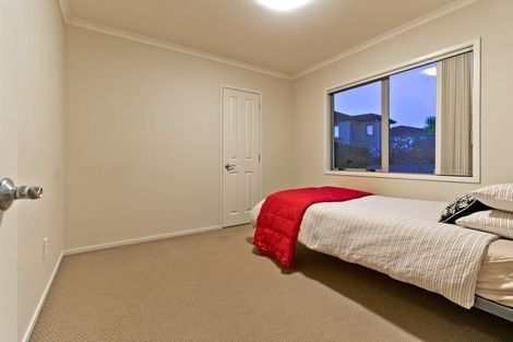 Photo of property in 8 Malin Place, Pinehill, Auckland, 0632