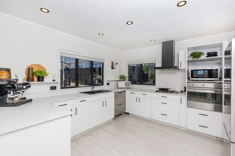 Photo of property in 15a Ascot Avenue, Narrow Neck, Auckland, 0624