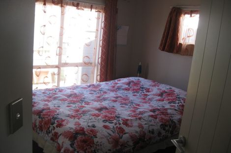 Photo of property in 50a Miles Crescent, Newlands, Wellington, 6037