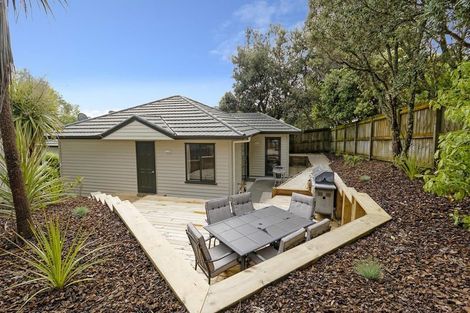 Photo of property in 10a Rena Place, West Harbour, Auckland, 0618