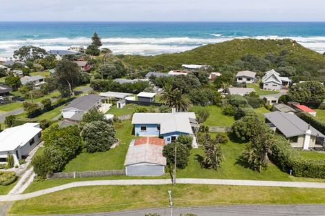 Photo of property in 8-10 Kelly Street, Baylys Beach, Dargaville, 0377