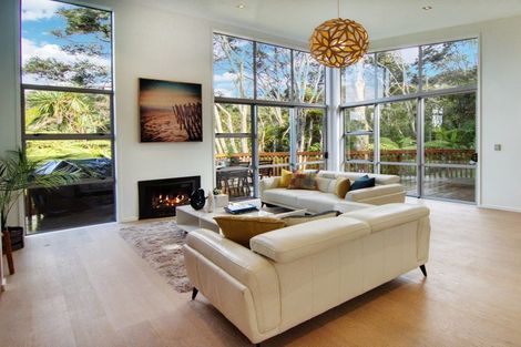 Photo of property in 39 Warner Park Avenue, Laingholm, Auckland, 0604