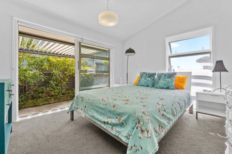 Photo of property in 1/64 Seaview Road, Castor Bay, Auckland, 0620