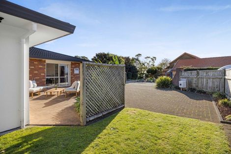 Photo of property in 17d Kinross Drive, Merrilands, New Plymouth, 4312