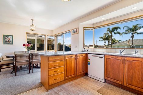 Photo of property in 38 Edward Avenue, Orewa, 0931