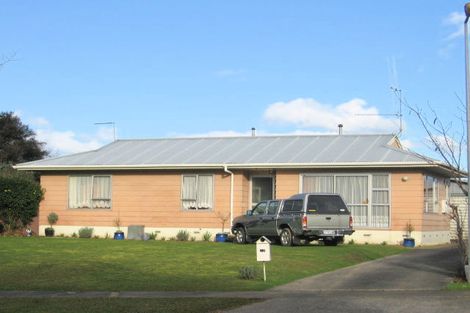 Photo of property in 37 Oakfield Crescent, Pukete, Hamilton, 3200