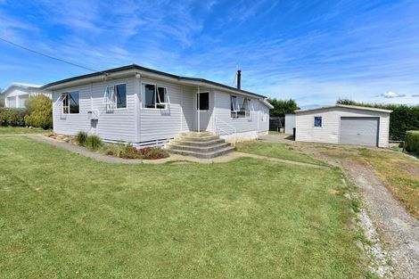 Photo of property in 16 Tokanui Haldane Road, Tokanui, 9884