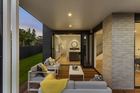 Photo of property in 1 The Crest, Sunnyhills, 2010