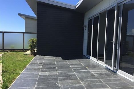 Photo of property in 34 Harbour View Heights, Picton, 7220