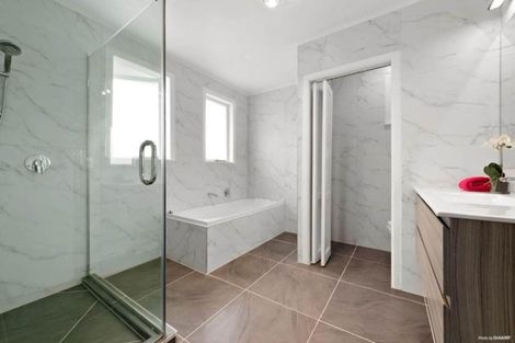 Photo of property in 5 Maui Pomare Street, Blockhouse Bay, Auckland, 0600