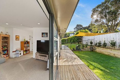Photo of property in 9 Van Dyke Place, West Harbour, Auckland, 0618