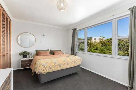 Photo of property in 15 Mana View Road, Paremata, Porirua, 5026