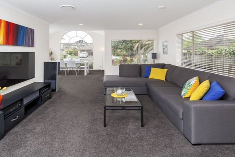 Photo of property in 27 Corta Bella Place, Golflands, Auckland, 2013