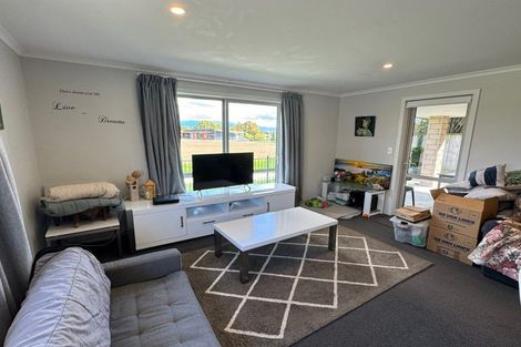 Photo of property in 12 Richardson Road, Omokoroa, 3114