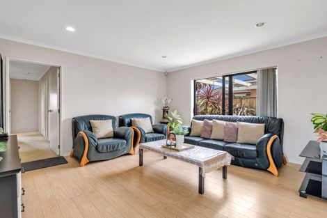 Photo of property in 16 Ironstone Place, Randwick Park, Auckland, 2105